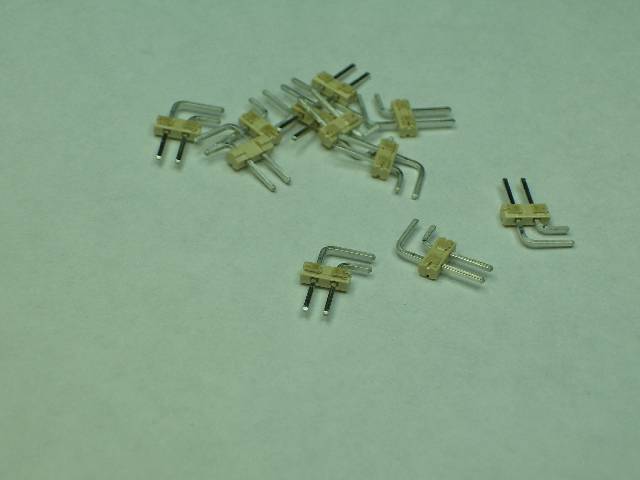 DIPHDR 2P 2.5MM RA WHT
