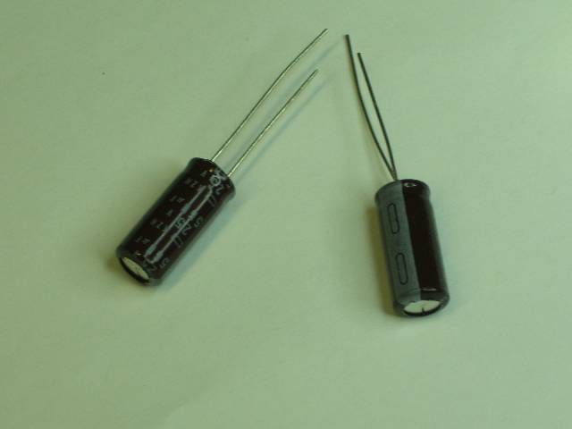 CAP LYT RDL 560UF 25V 20% 8X19MM 3.5LS 105C