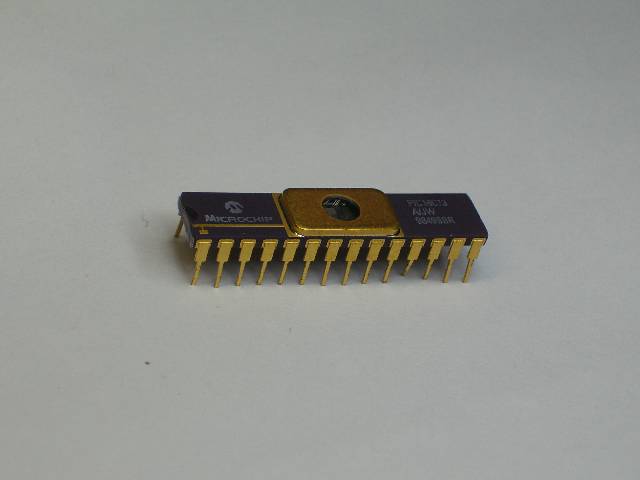 IC EPROM DIP 28PIN ON FOAM