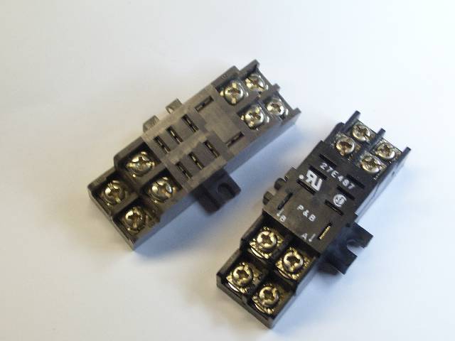 RELAY SOCKET 8PIN CHASMNT