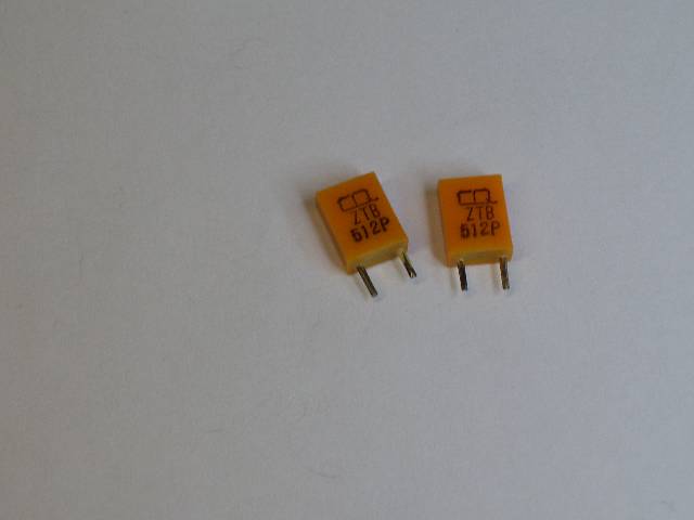 RESONATOR 640KHZ PLAS RDL BULK 